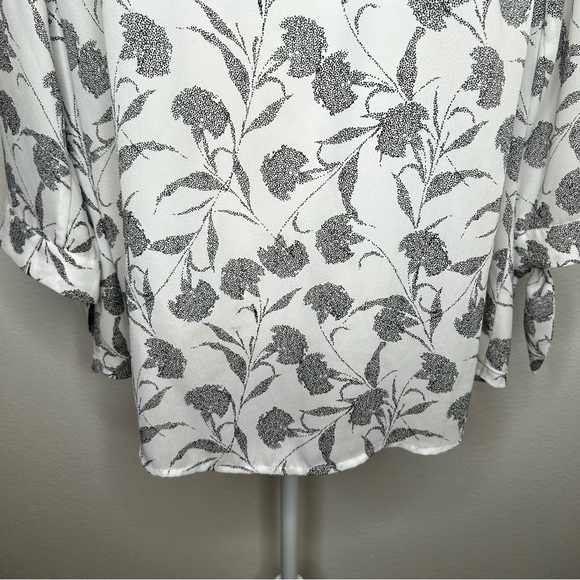 41 Hawthorn Stitch Fix Womens White Floral Top Blouse Stretch Back Plus Size 2X - Picture 4 of 10